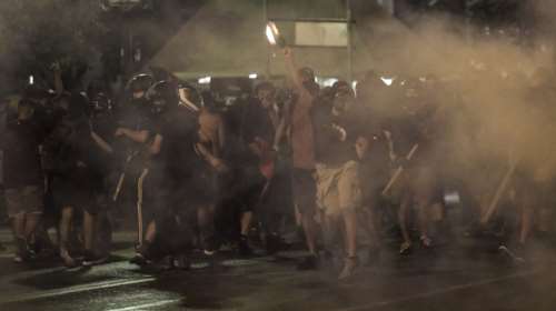 Μολότοφ και χημικά στον Πειραιά στην αντιφασιστική πορεία για τον Π. Φύσσα