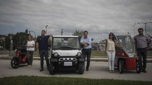 Τρίκαλα: Παρουσιάστηκαν τα πρώτα τρία ηλεκτρικά οχήματα