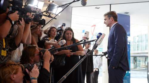 Κόντρα Μητσοτάκη - Τζανακόπουλου για τον καταυλισμό της Μόριας