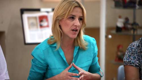 Δούρου για Μάτι: Η Περιφέρεια δεν σβήνει φωτιές