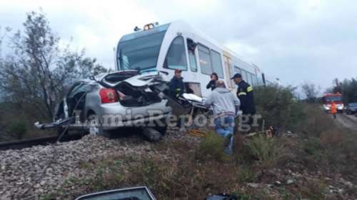 Σύγκρουση τρένου με ΙΧ στη Φθιώτιδα, 1 νεκρή - δύο τραυματίες