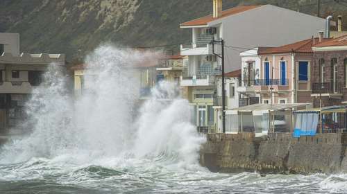 Συναγερμός για τον κυκλώνα Ζορμπά - πλήττει την Πελοπόννησο