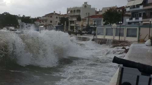 Σε ρυθμό «Ζορμπά» η χώρα - Ισχυρές καταιγίδες και άνεμοι 10 μποφόρ
