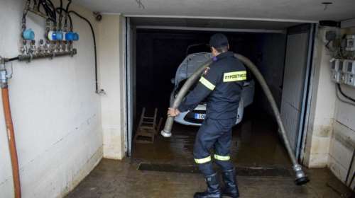 Πυροσβεστική: Δεχτήκαμε 1.300 κλήσεις για βοήθεια από επτά νομούς