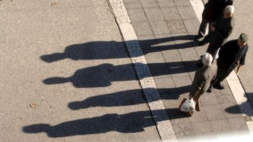 Μετά το «brain drain», η κρίση φέρνει και το «elders drain»