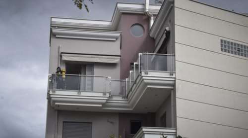 Τραγωδία στο Αργος: Η μητέρα κλειδώθηκε στο μπάνιο και γλίτωσε