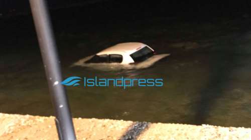 Αυτοκίνητο έπεσε στο λιμάνι της Νάξου [ φωτό]