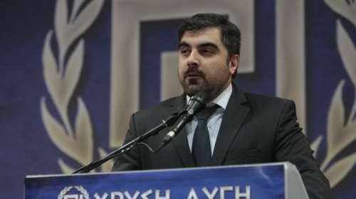 Πρόκληση Χρυσαυγίτη στο δημοτικό συμβούλιο της Θεσσαλονίκης