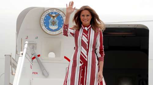 Η Μελάνια στη Γκάνα: Το... ατύχημα που αποκάλυψε τα καλλίγραμμα πόδια της