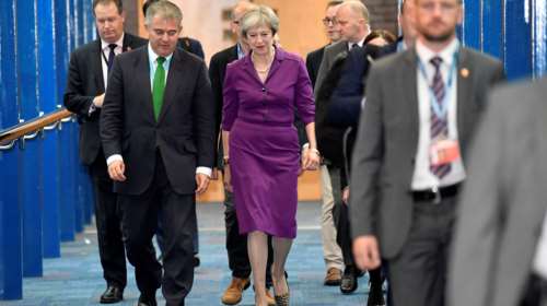 Μέι: Τέλος στην ελεύθερη κυκλοφορία των ευρωπαίων μετά το Brexit