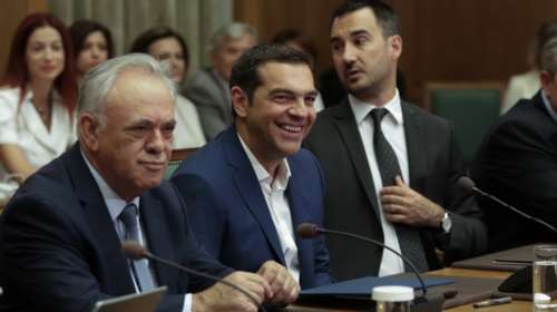 Πολιτικά παιχνίδια με τις τράπεζες καταγγέλλει η κυβέρνηση