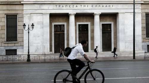 Bloomberg: Τι τρέχει με τις τράπεζες και πώς θα διορθωθεί