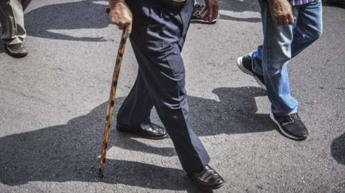 Θρίλερ χωρίς τέλος για τη μη περικοπή των συντάξεων
