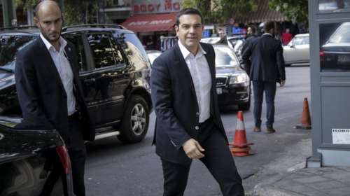 Τσίπρας: Δεν έχω μιλήσει με τον Καμμένο, έχει τυφώνα στις ΗΠΑ