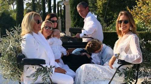 Η Τατιάνα Μπλάτνικ έγινε νονά στη γαλλική εξοχή με υπέροχο λευκό φόρεμα