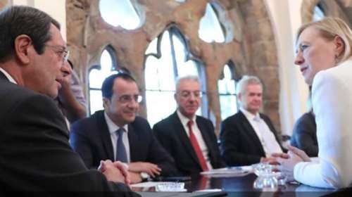 Συνάντηση Αναστασιάδη-Ακιντζί για «ανταλλαγή σκέψεων»