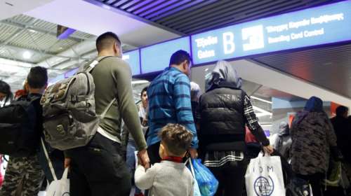 Οικογενειακή επανένωση στη Γερμανία για τους πρώτους 177 πρόσφυγες