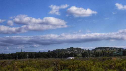 Αίθριος καιρός με βοριάδες, νεφώσεις και τοπικές βροχές