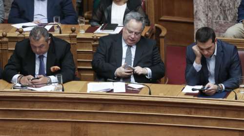 Αιχμηρή απάντηση Μαξίμου σε Κοτζιά για την «δυσφορία» του