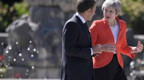 Σύντομη συνάντηση Μακρόν - Μέι στις Βρυξέλλες