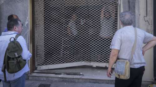 Εισβολή, διάρρηξη και ληστεία στο Φάληρο