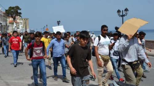 Πορεία προσφύγων από τη Μόρια στο κέντρο της Μυτιλήνης