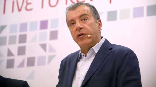 Θεοδωράκης: 8 υπουργεία έχουν και μοιράζουν μυστικά κονδύλια