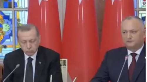 Ο Ερντογάν παραδόθηκε στην... αγκαλιά του Μορφέα