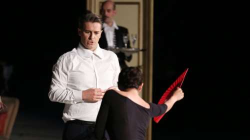 Κοκκινομάλλα και κούκλα ηθοποιός η νέα σύντροφος του Μπουρδούμη [Εικόνες]