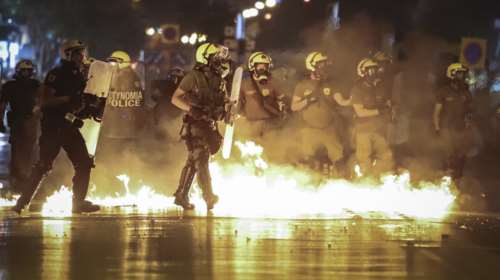 Διπλή επίθεση με μολότοφ στα Εξάρχεια κατά αστυνομικών