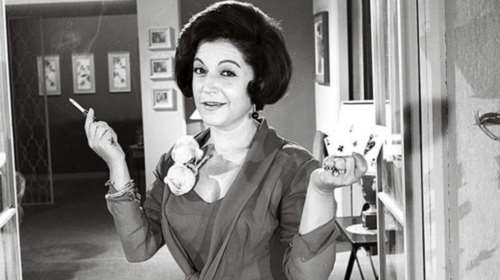 Ρένα Βλαχοπούλου: 19 χρόνια χωρίς την &quot;Κόμισσα της Κέρκυρας&quot; - Το απολαυστικό αφιέρωμα της Φίνος Φιλμ [βίντεο]