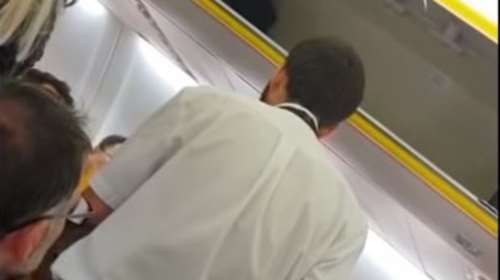 Σάλος με βίντεο με διαπληκτισμό με ρατσιστικά κίνητρα σε πτήση της Ryanair
