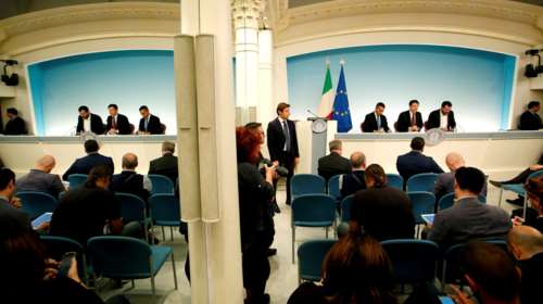 Ανοιχτός &quot;πόλεμος&quot; Ιταλίας-ΕΕ: &quot;Δεν θα παραδοθούμε&quot; λέει η Ρώμη