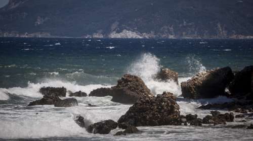 Λιακάδα στο μεγαλύτερο μέρος της χώρας αλλά και ισχυροί άνεμοι