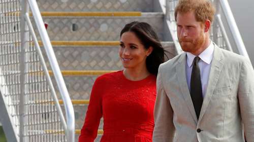 Φωτιά στα κόκκινα! Η εντυπωσιακή Μέγκαν στα νησιά Τόνγκα