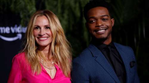 Εντυπωσιακή Τζούλια Ρόμπερτς στην πρεμιέρα του Homecoming