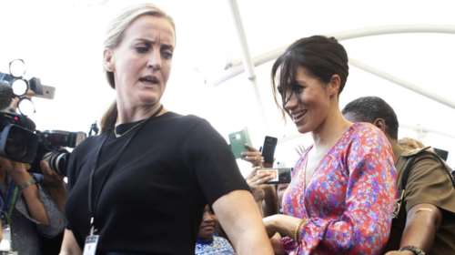 Ποια είναι η γυναίκα που έχει γίνει σκιά της εγκύου Μέγκαν