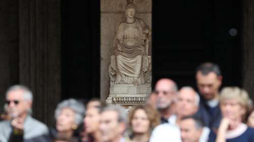 Der Spiegel: Η Ιταλία απειλεί την Ευρώπη με την επόμενη κρίση χρέους