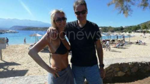 “Το τελευταίο μπάνιο της σεζόν” στο Μαράθι για Κυριάκο και Μαρέβα