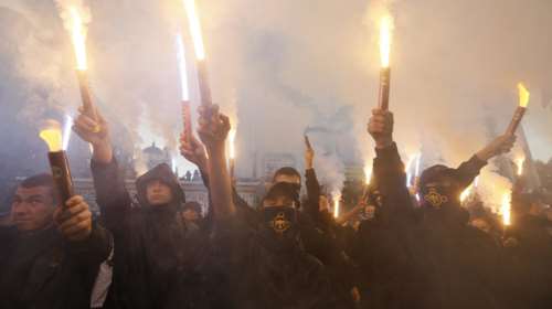 Euractiv: Η Ευρωβουλή θέλει να απαγορεύσει νεο-φασιστικές ομάδες