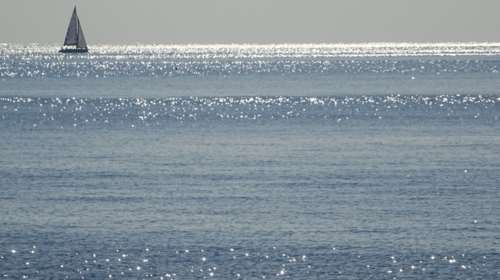 Καιρός: Ήλιος, ζέστη και κάποιες τοπικές βροχές