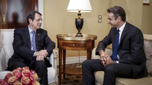 Σε φιλικό κλίμα η συνάντηση Αναστασιάδη - Μητσοτάκη