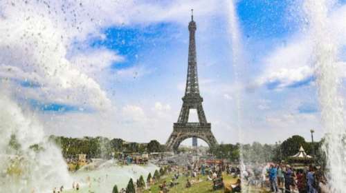 Στο σφυρί ένα κομμάτι του Πύργου του ΄Αιφελ