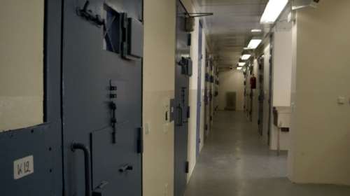 Θεσσαλονίκη: Εκατοντάδες ανήλικοι ασυνόδευτοι πρόσφυγες ζουν σε κρατητήρια