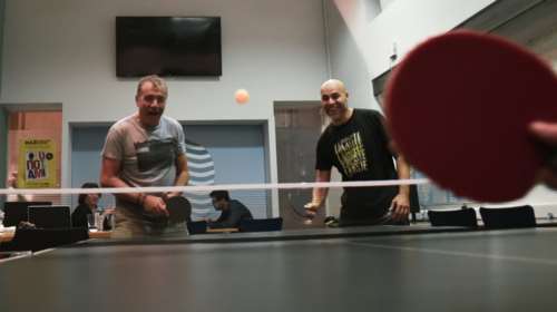 Πινκ πονκ και μπάλες πιλάτες-yoga στο συνέδριο του Ποταμιού