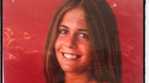 Blast from the past: Ποια διάσημη ηθοποιό & σύζυγο υπέροχου σταρ βλέπετε;