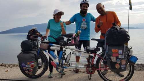 #kalosyniproject: Ταξιδεύει σε 4 χώρες χωρίς χρήματα