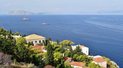 Στο «σφυρί» η θρυλική κατοικία του Ανδρέα Μιαούλη στην Ύδρα -φωτό