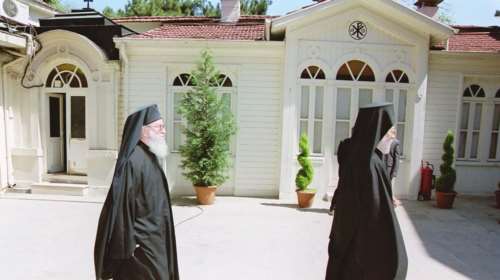 Αντιδράσεις από τους Μητροπολίτες - Δυσφορία από το Φανάρι