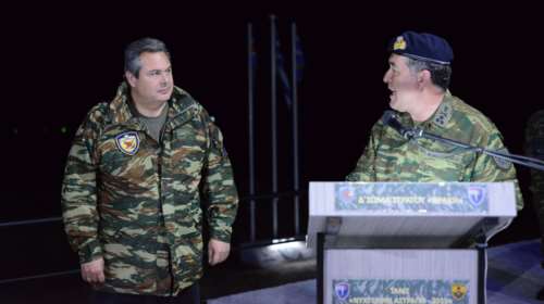 Νέα σέλφι Καμμένου μέσα από ελικόπτερο στο Αιγαίο